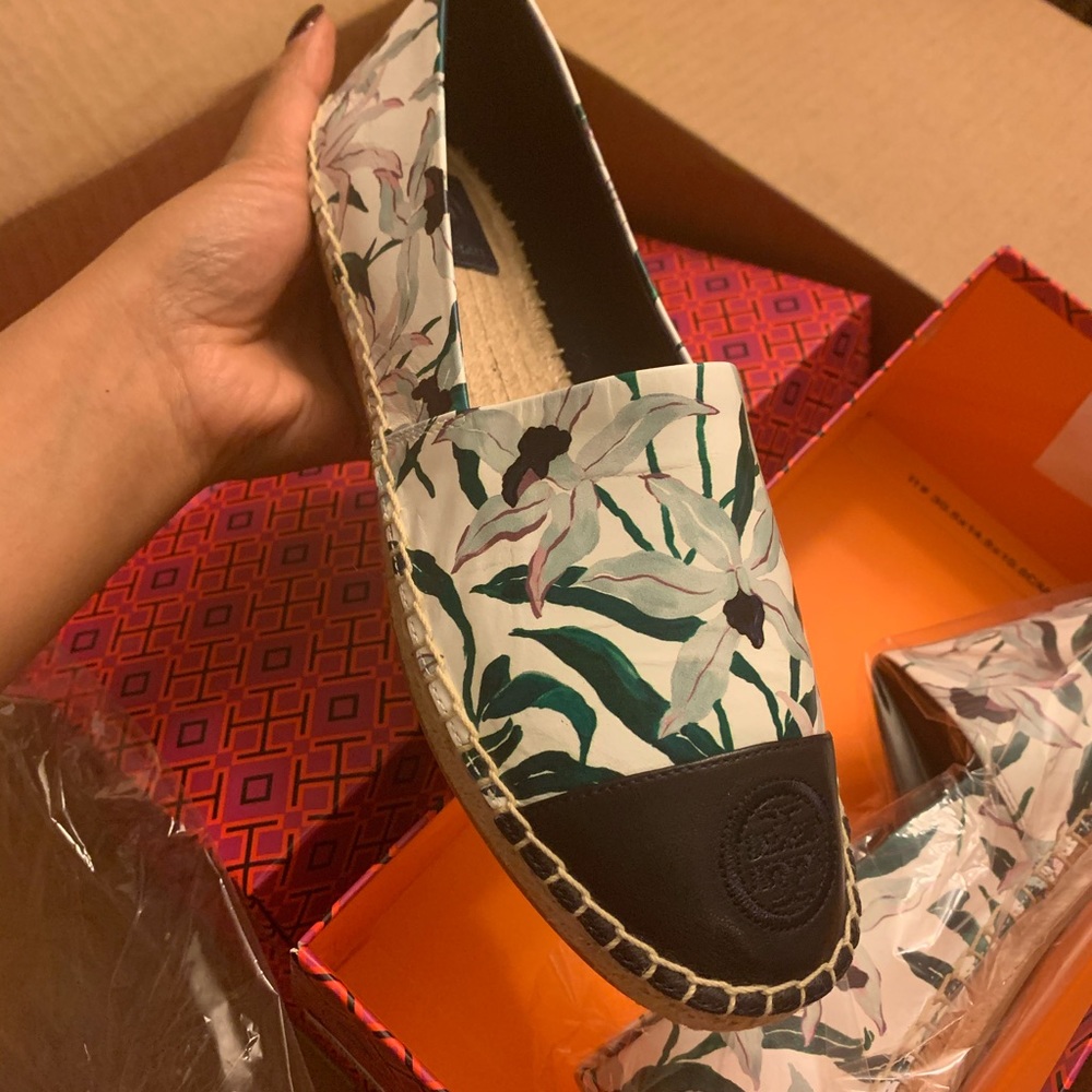 New Tory Burch flat - Picture 2 of 4